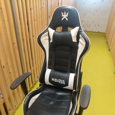 Chaise gaming noir et blanc 