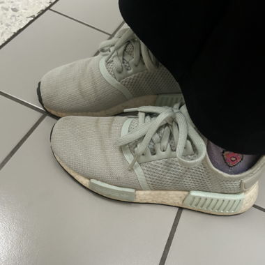 Sportschuhe getragen