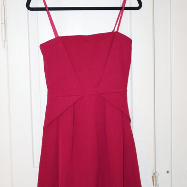 Vestito rosa senza spalline
