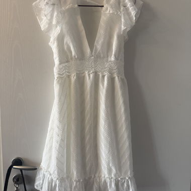 Robe blanche en dentelle