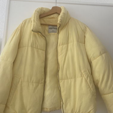 Piumino giallo burro