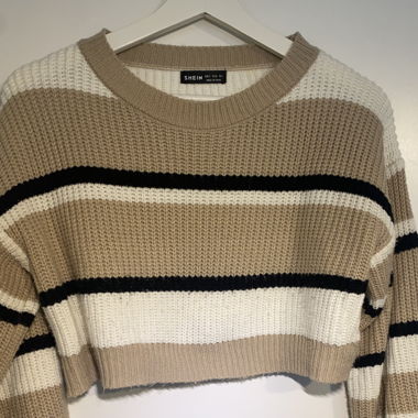 Gestreifter Strickpullover