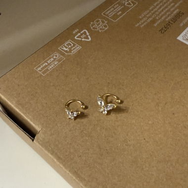 Goldene Creolenohrringe (falsches Piercing) 