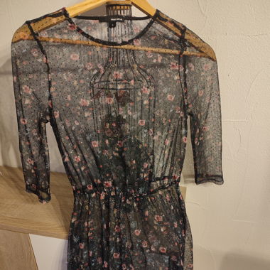 Verspieltes Überkleid