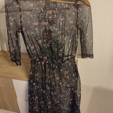Verspieltes Überkleid