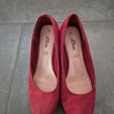 Red shoes