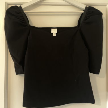 Black H&M top with puff sleeves, size S
