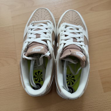 Nike Dunk Low beige
