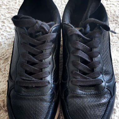 Schwarze Leder-Sneaker