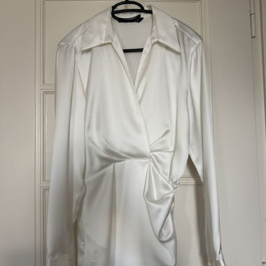Robe satinée 