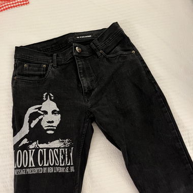 Jeans avec imprimé artistique 
