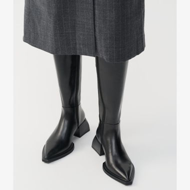 Vagabond pointy toe black leather boots