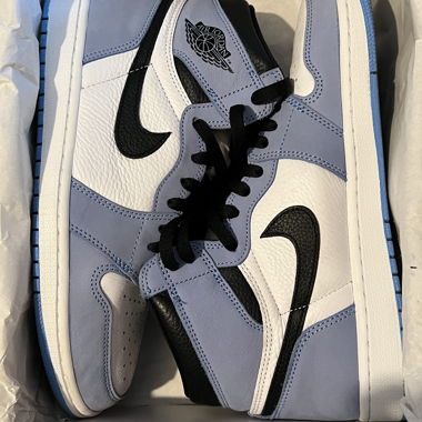 Nike Air Jordan 1 University Blue Grösse 44