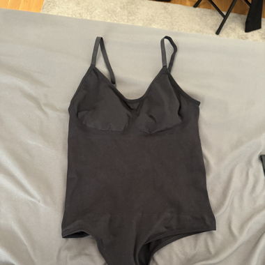 Dupe SKIMS body gainant noir XL
