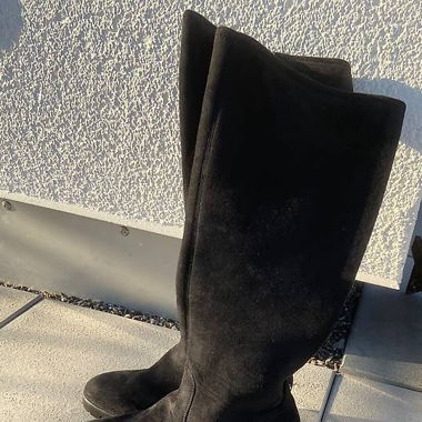 Samtige, schwarze Overknees