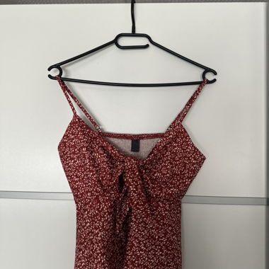 Top rosso con motivo