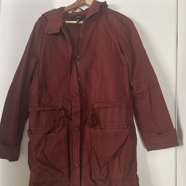 Parka bordeaux avec capuche