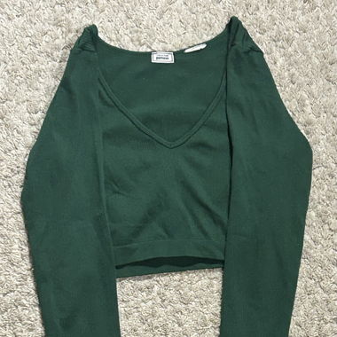 green longsleeved crop top