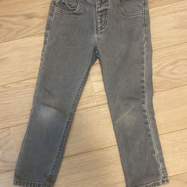 Graue Kinderjeans