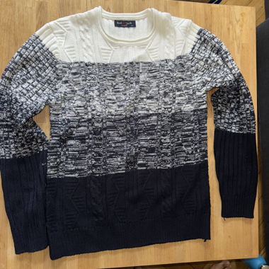 Tricolour sweater grey white black size M/L and not XXL as on the label