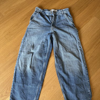 Hellblaue Skater Jeans