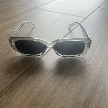Sonnenbrille ungetragen