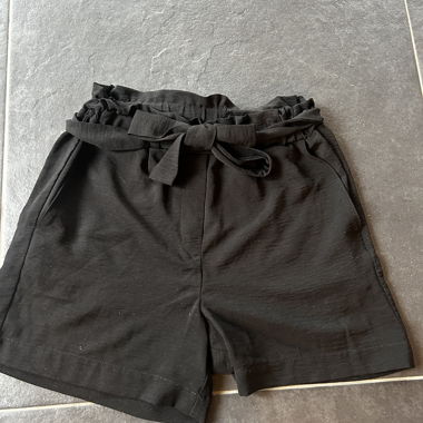 Short noir