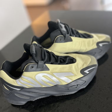 Adidas Yeezy Boost 700 MNVN
