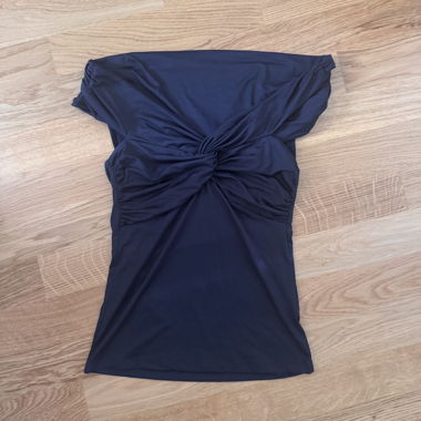 Top Navy spalle scoperte