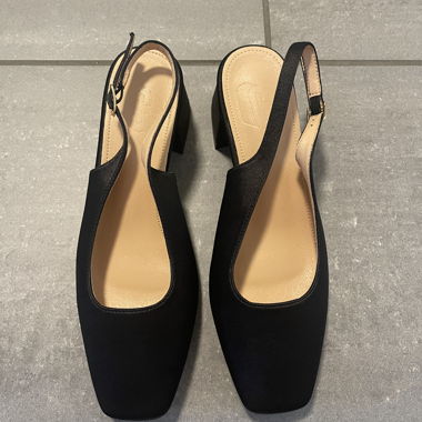 Heeled shoes