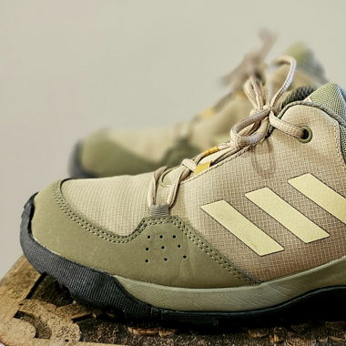 Adidas Goretex  light  , hicking  , olives ,