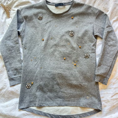 Grey ZARA sweatshirt size S with embedded crystals.