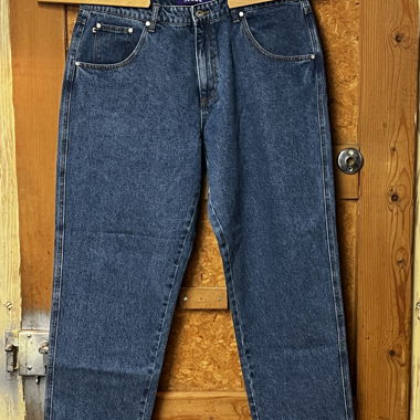 Jeans baggy Punkandyo, con molti dettagli