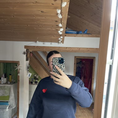 Dunkelblaues Sweatshirt 