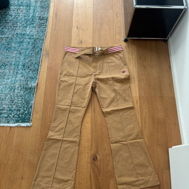 Wales Bonner x Adidas ausgestellte Hose