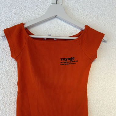 T-shirt crop top