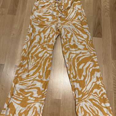 Pantaloni in lino arancione e bianco