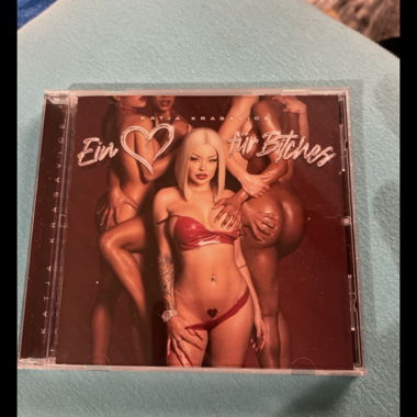 Katja Krasavice CD "Ein Herz für Bitches"