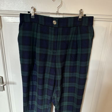 Pantalon à carreaux vert et bleu foncé