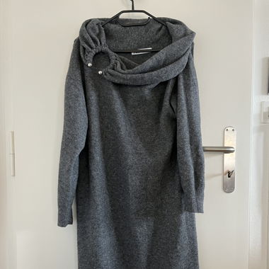Warm  Zara dress with a detail