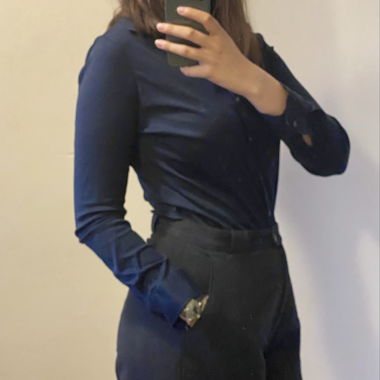 Dunkelblaue bluse