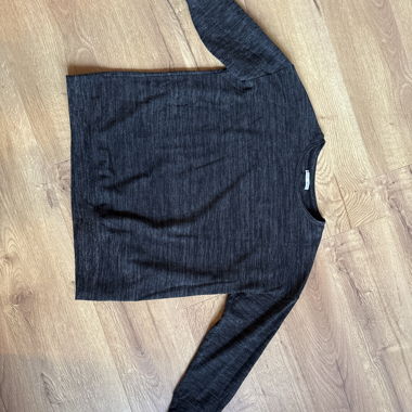 Nice sweater with tulle sleeves
