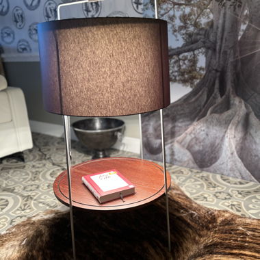 Steh Lampe mit Ablage, Nussbaum, dimmbar
