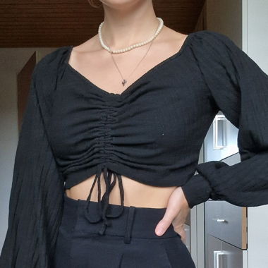 Schwarzes langärmliges Top