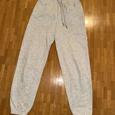 Graue Jogginghose