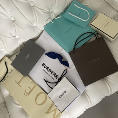 Sacs de marque en différentes tailles