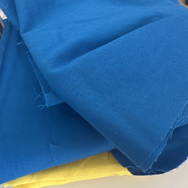 Blauer und gelber stoff