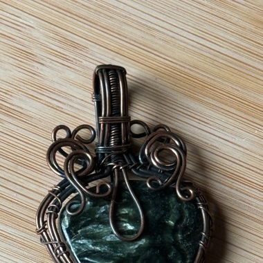 Wirewrapping Kettenanhänger mit seltenem Seraphini