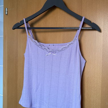 Top in pizzo viola