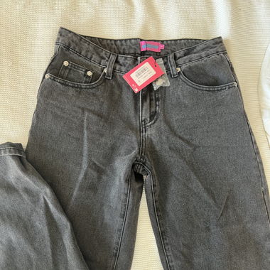 Low waist, baggy jeans
